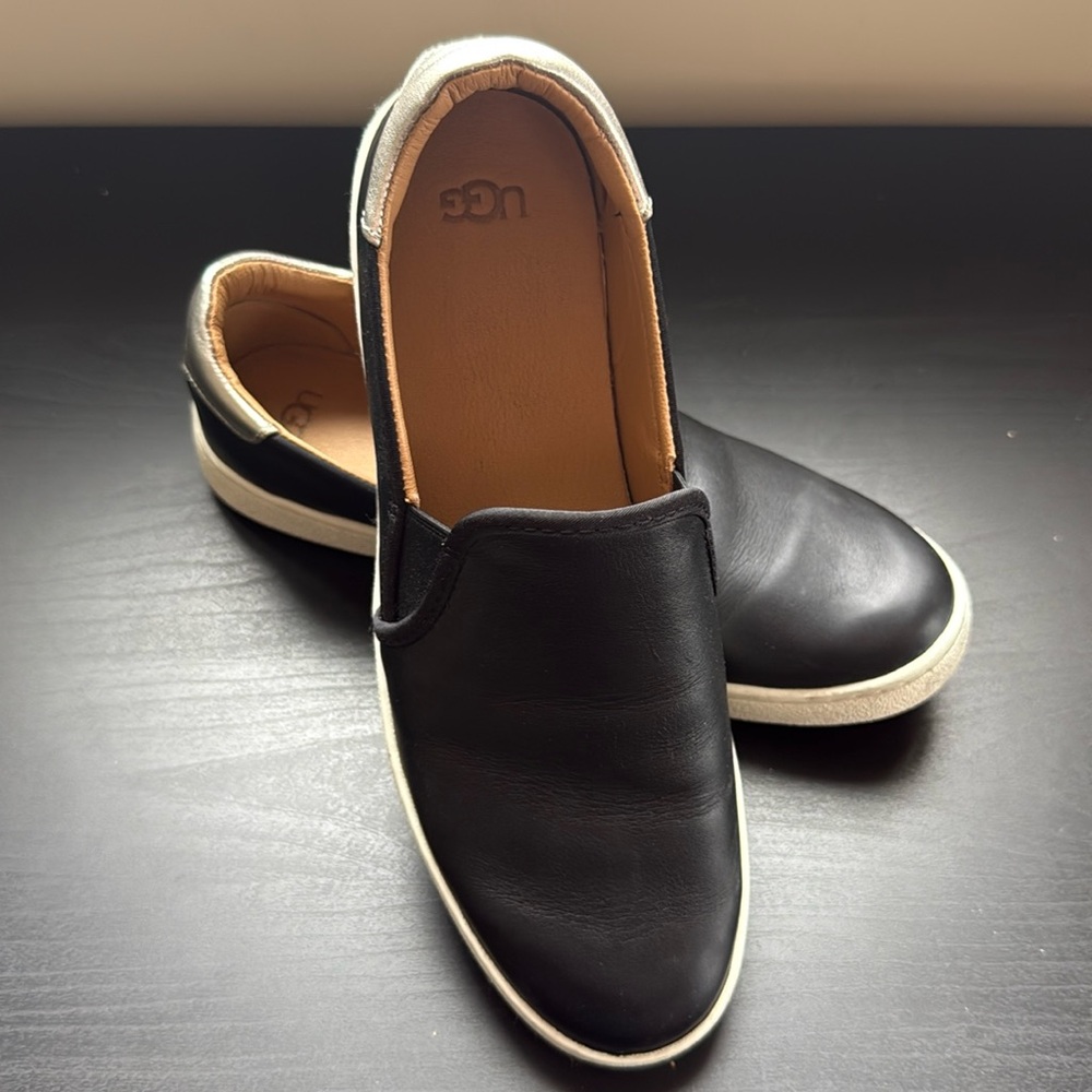 UGG Cas Slip-On Sneaker Black Size 9